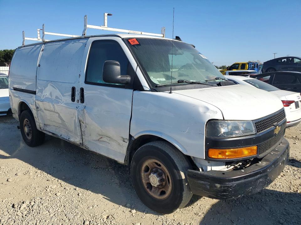 72246026 :رقم المزاد ، 1GCWGAFG3L1145225 vin ، 2020 Chevrolet Express G2500 مزاد بيع