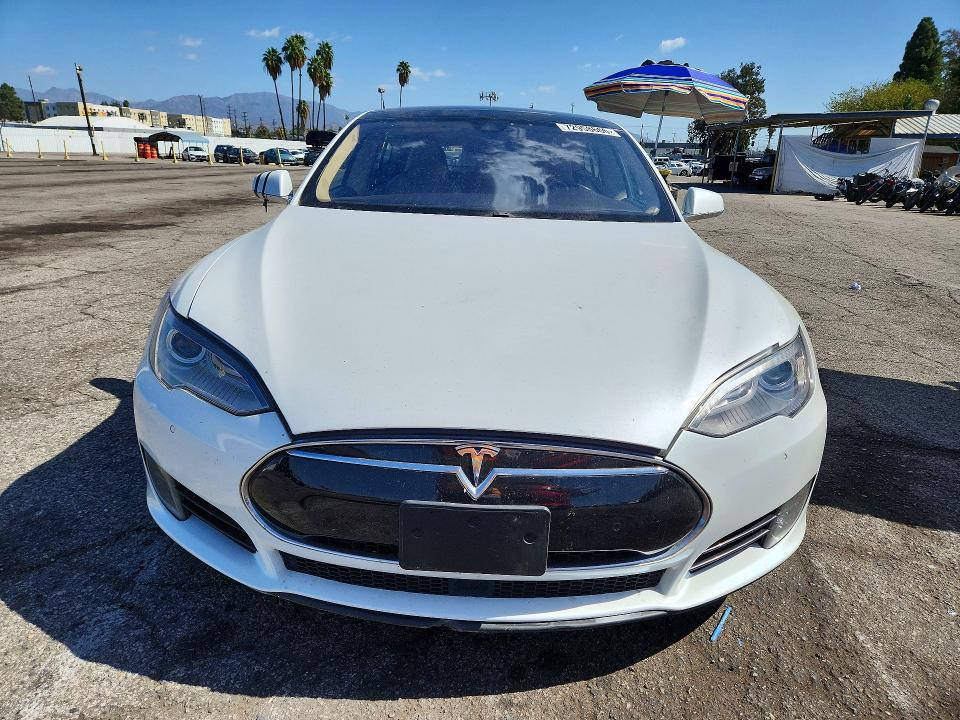 Продажа на аукционе авто 2015 Tesla Model S, vin: 5YJSA1S20FF085264, номер лота: 72958666
