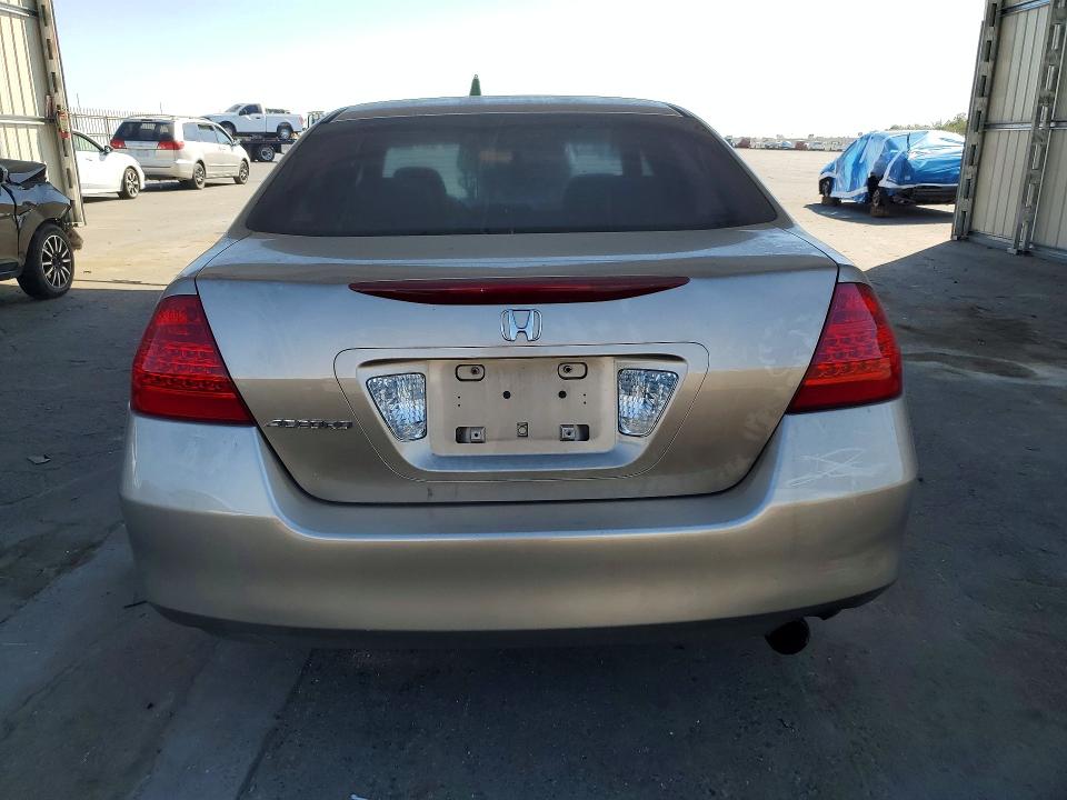 2006 Honda Accord მანქანა იყიდება აუქციონზე, vin: 1HGCM55186A075243, აუქციონის ნომერი: 72242576