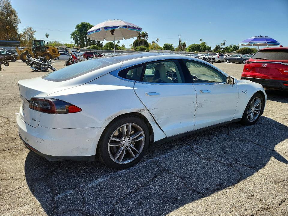 Продажа на аукционе авто 2015 Tesla Model S, vin: 5YJSA1S20FF085264, номер лота: 72958666