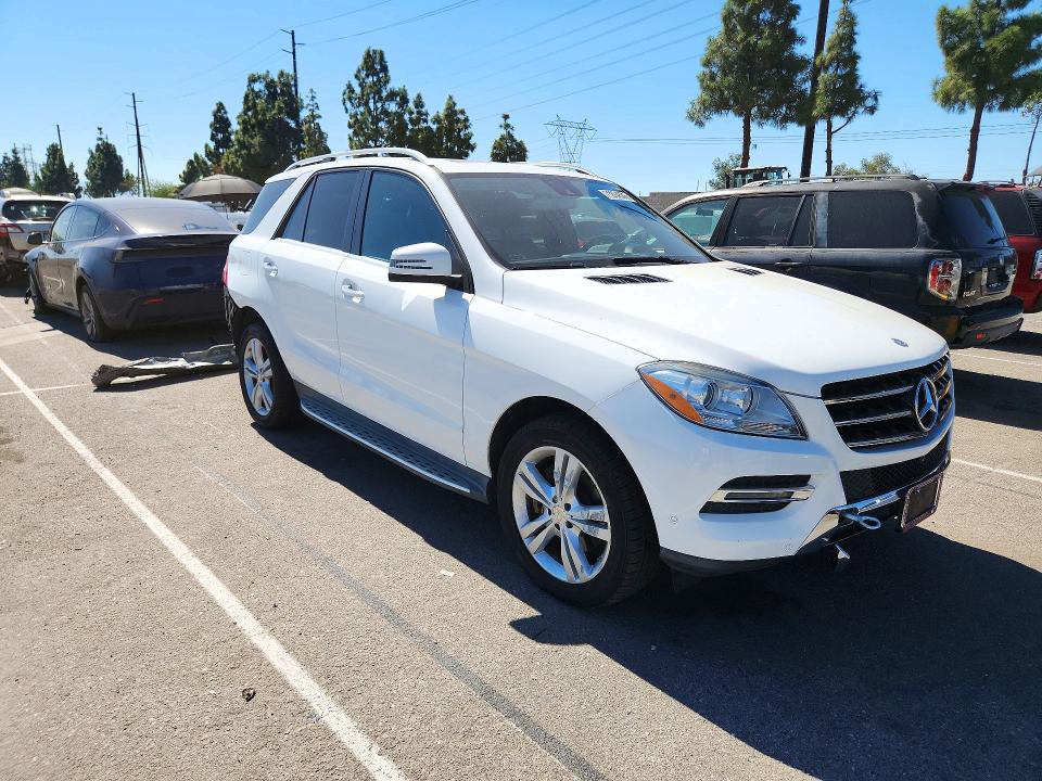 2015 Mercedes-benz Ml მანქანა იყიდება აუქციონზე, vin: 4JGDA5JB2FA560886, აუქციონის ნომერი: 71864566
