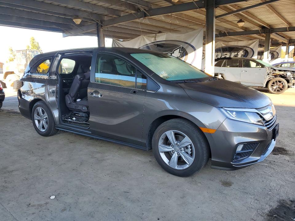 71854746 :رقم المزاد ، 5FNRL6H5XJB104399 vin ، 2018 Honda Odyssey مزاد بيع