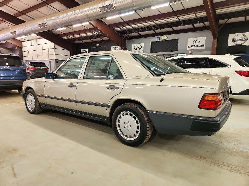 Продажа на аукционе авто 1989 Mercedes-benz 300, vin: WDBEA30D8KA949153, номер лота: 72154036