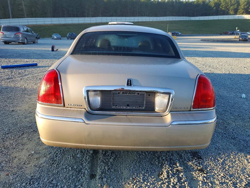 Продажа на аукционе авто 2008 Lincoln Town Car, vin: 2LNHM82W98X658738, номер лота: 71247036