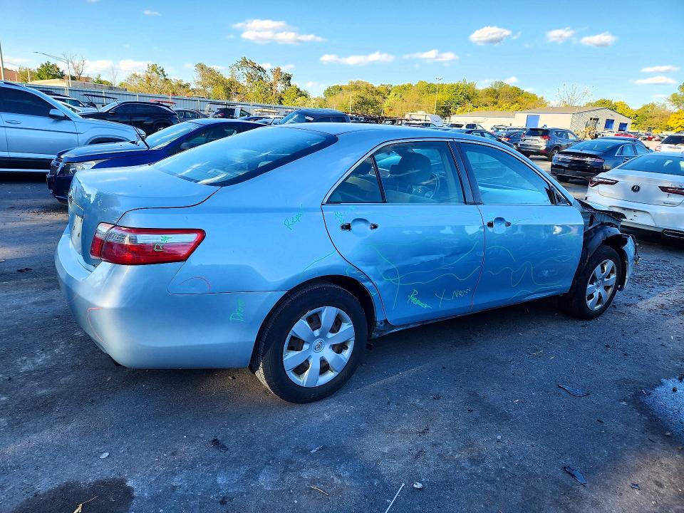 70654646 :رقم المزاد ، 4T1BE46KX7U706854 vin ، 2007 Toyota Camry مزاد بيع