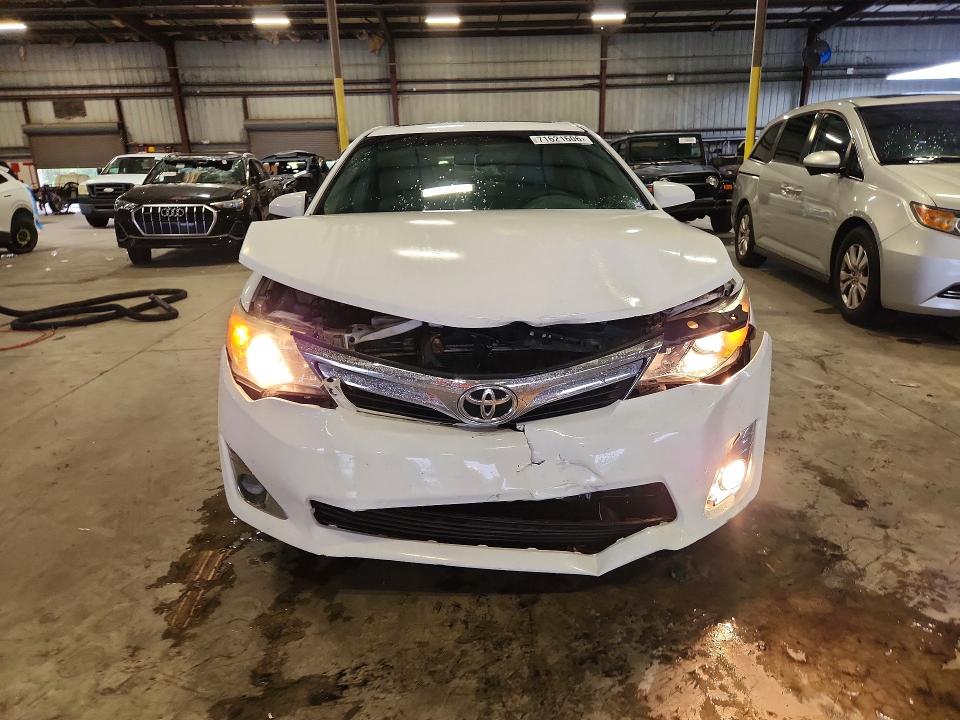 71621606 :رقم المزاد ، 4T1BK1FK1DU533809 vin ، 2013 Toyota Camry مزاد بيع