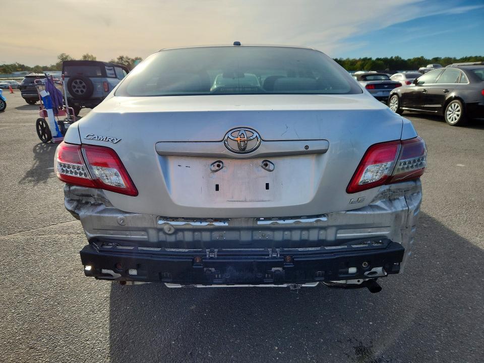 71717596 :رقم المزاد ، 4T1BF3EK4BU686084 vin ، 2011 Toyota Camry مزاد بيع