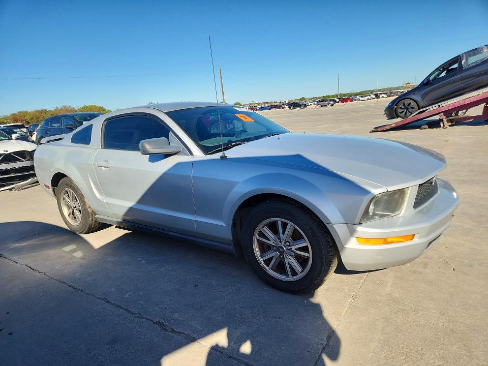 2005 Ford Mustang მანქანა იყიდება აუქციონზე, vin: 1ZVFT80N355249461, აუქციონის ნომერი: 69071036