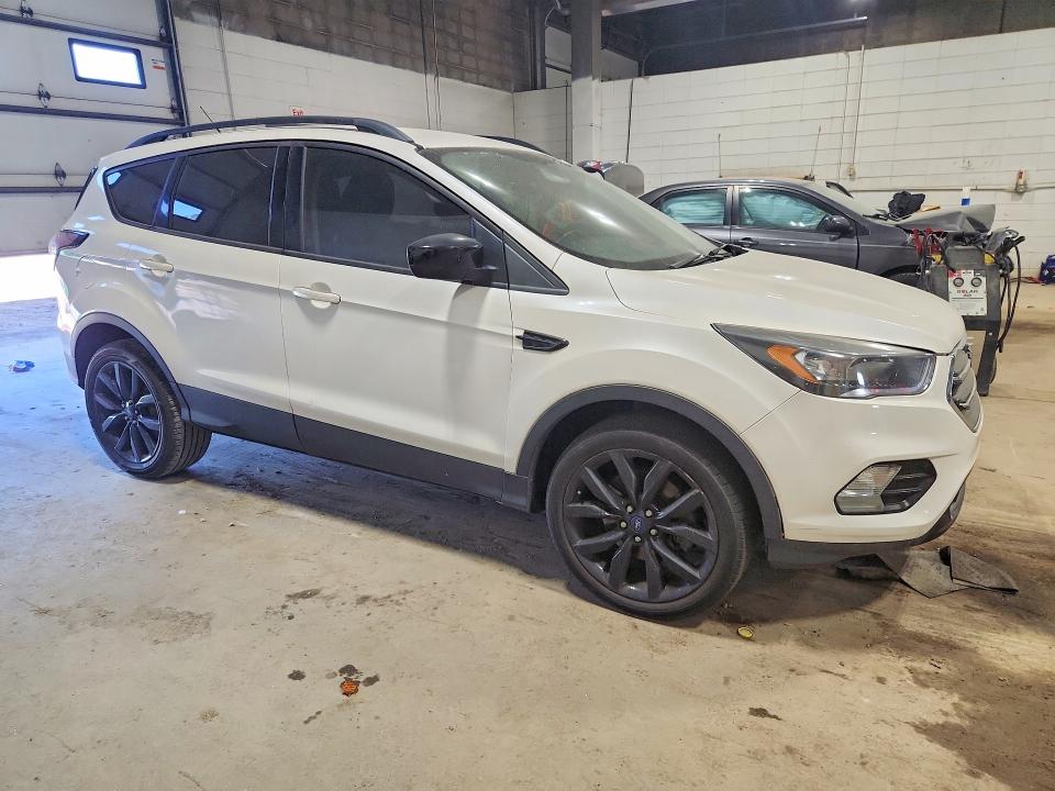 2017 Ford Escape მანქანა იყიდება აუქციონზე, vin: 1FMCU0G94HUE74488, აუქციონის ნომერი: 71966496