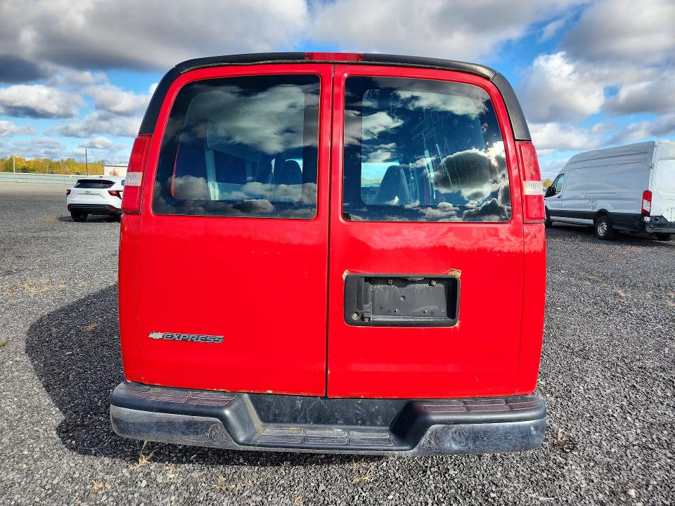 69601326 :رقم المزاد ، 1GCWGAFP9J1255094 vin ، 2018 Chevrolet Express 2500 مزاد بيع