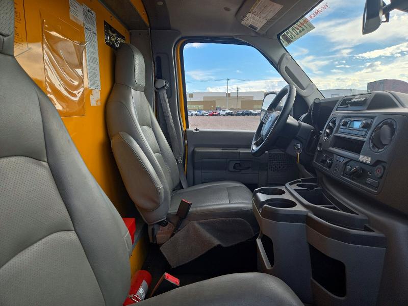 2022 Ford Econoline მანქანა იყიდება აუქციონზე, vin: 1FDWE3FN9NDC14545, აუქციონის ნომერი: 72261556