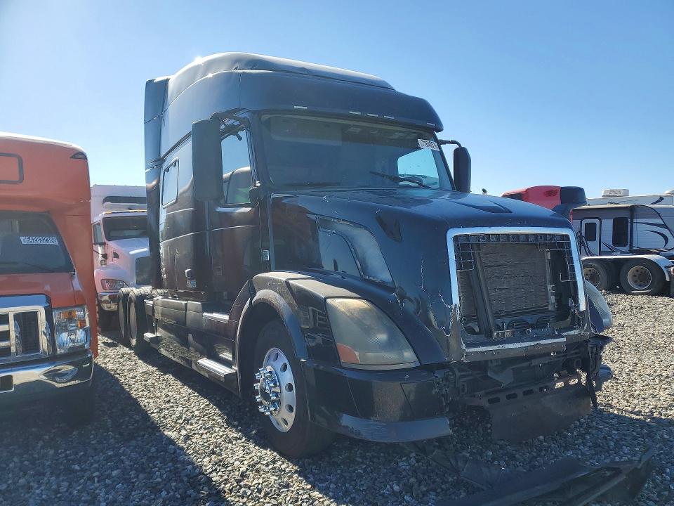 Продаж на аукціоні авто 2015 Volvo Vn, vin: 4V4N99EH2FN910859, номер лоту: 71640576