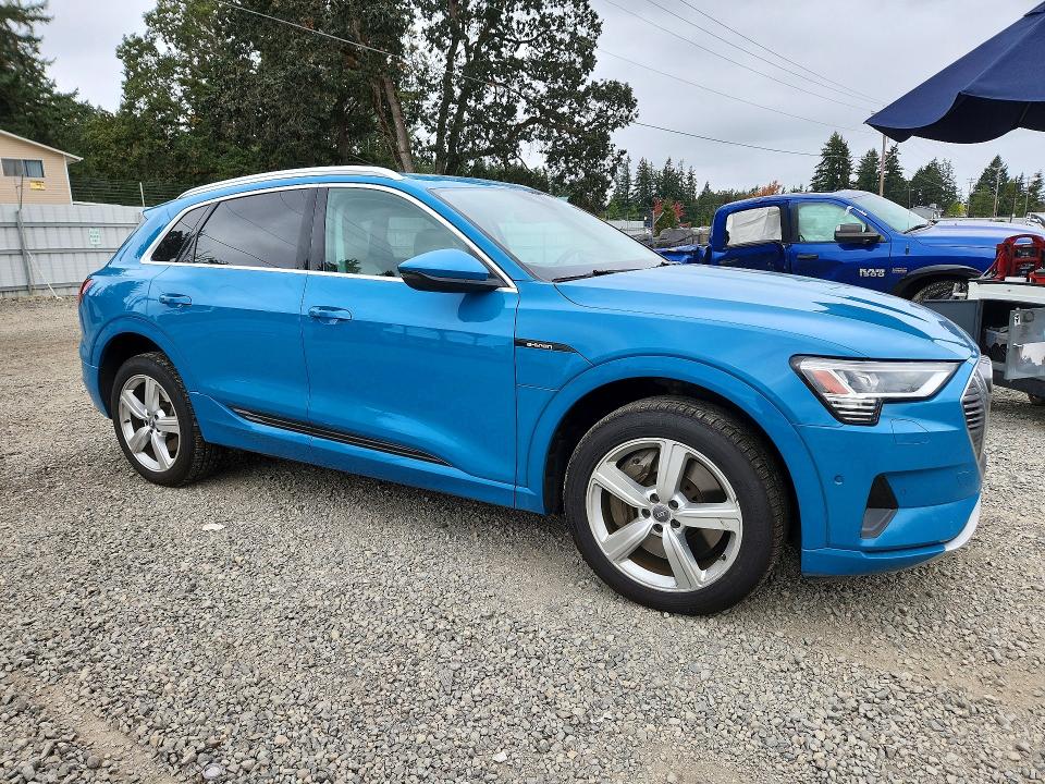 Продаж на аукціоні авто 2019 Audi E-tron, vin: WA1LAAGE8KB010214, номер лоту: 73187926