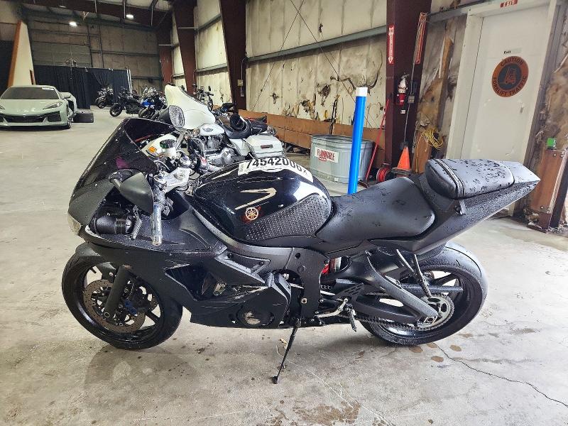 74542006 :رقم المزاد ، JYARJ06E17A033029 vin ، 2007 Yamaha Yzfr6 مزاد بيع