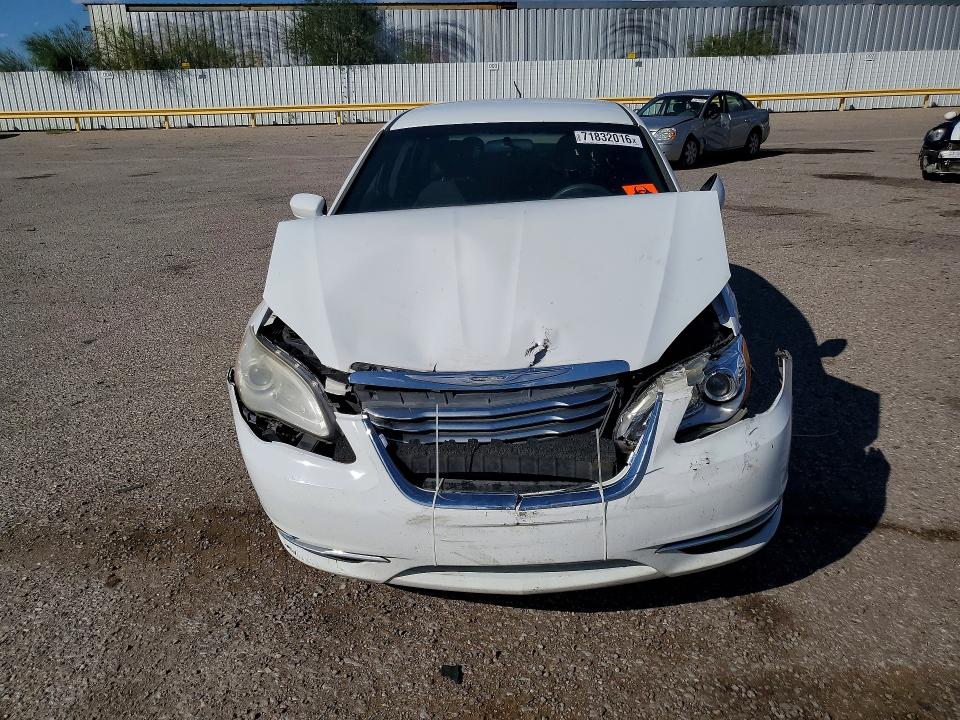 Продажа на аукционе авто 2014 Chrysler 200, vin: 1C3CCBAB4EN168061, номер лота: 71832016