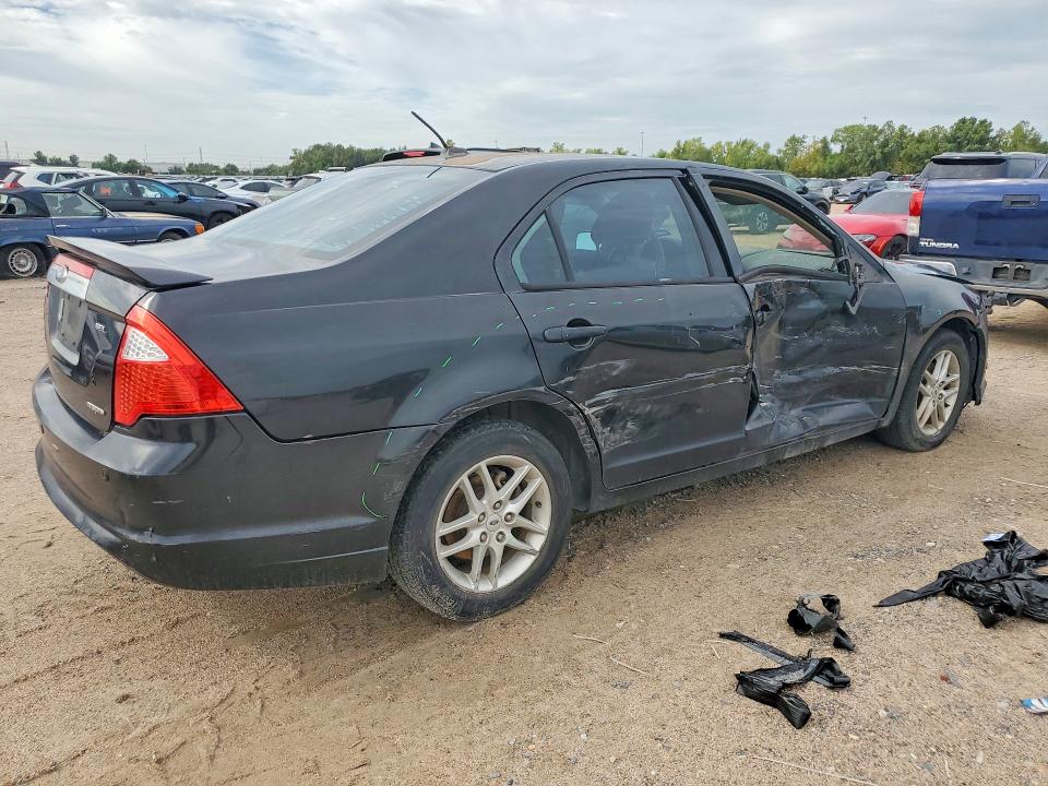 70377226 :رقم المزاد ، 3FAHP0GA1AR402436 vin ، 2010 Ford Fusion مزاد بيع
