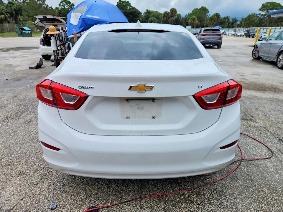 72008836 :رقم المزاد ، 1G1BE5SMXJ7106156 vin ، 2018 Chevrolet Cruze مزاد بيع