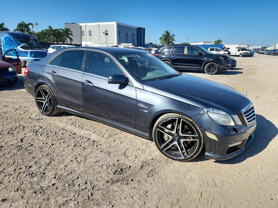 2010 Mercedes-benz E მანქანა იყიდება აუქციონზე, vin: WDDHF7HB7AA121576, აუქციონის ნომერი: 72630576