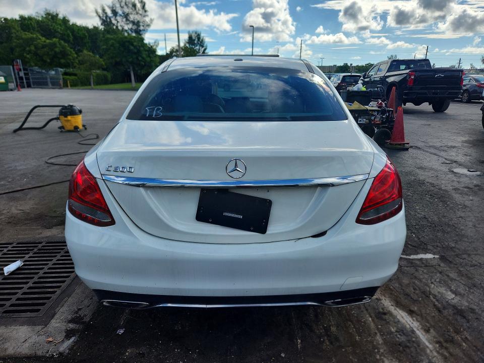 2016 Mercedes-benz C მანქანა იყიდება აუქციონზე, vin: 55SWF4JB9GU142227, აუქციონის ნომერი: 71575356