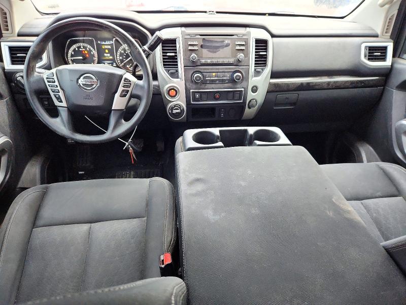 72631446 :رقم المزاد ، 1N6AA1EJ9JN526542 vin ، 2018 Nissan Titan مزاد بيع