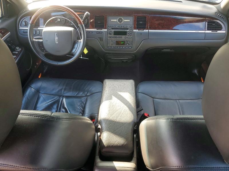 Продажа на аукционе авто 2011 Lincoln Town Car, vin: 2LNBL8CV1BX764624, номер лота: 73149606