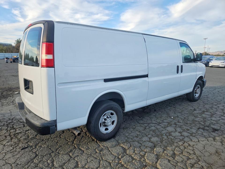 71610666 :رقم المزاد ، 1GCWGGCFXF1164115 vin ، 2015 Chevrolet Express G2500 مزاد بيع