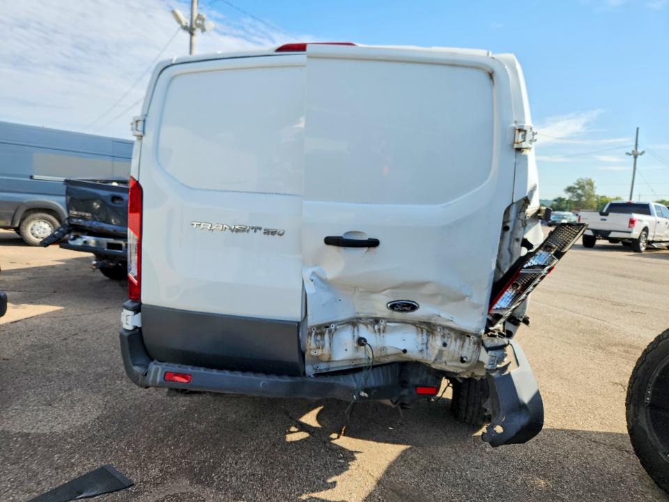 69621756 :رقم المزاد ، 1FTYR1YM2GKB24033 vin ، 2016 Ford Transit مزاد بيع