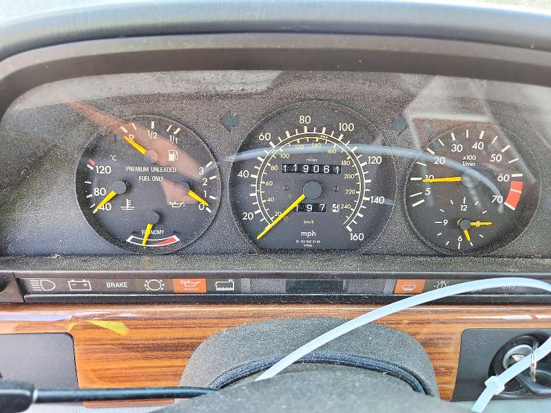72153066 :رقم المزاد ، WDBCA25D6JA424472 vin ، 1988 Mercedes-benz 300 مزاد بيع