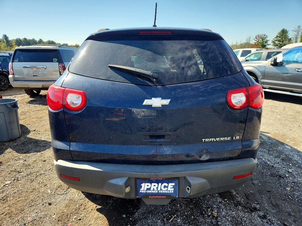 72761366 :رقم المزاد ، 1GNKRFED1BJ402904 vin ، 2011 Chevrolet Traverse مزاد بيع