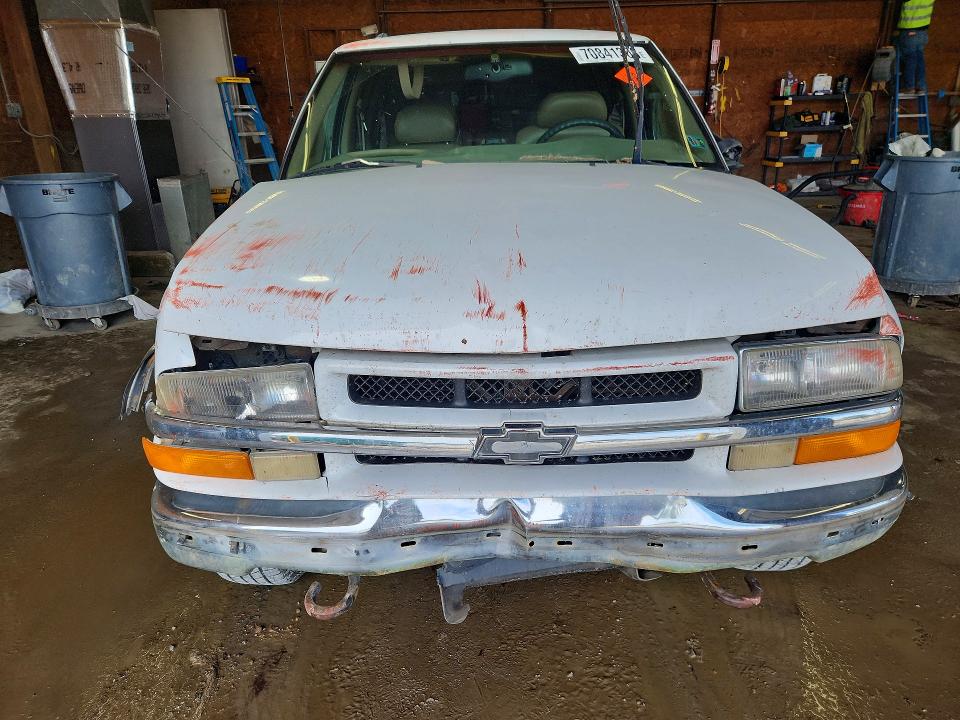 70841306 :رقم المزاد ، 1GNDT13W1W2143493 vin ، 1998 Chevrolet Blazer مزاد بيع