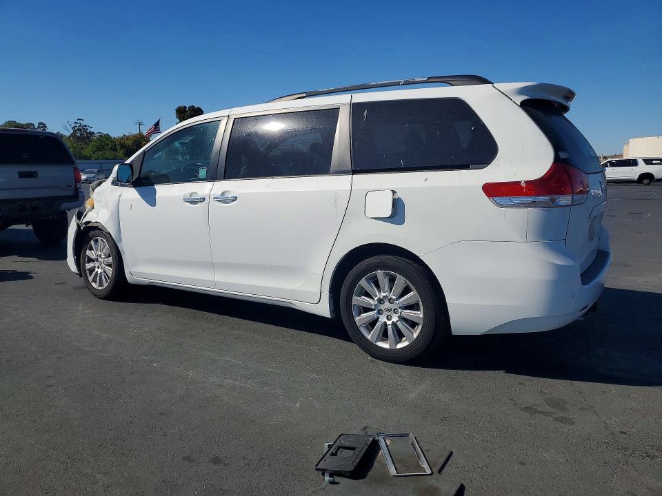 72029116 :رقم المزاد ، 5TDDK3DC9BS001780 vin ، 2011 Toyota Sienna مزاد بيع
