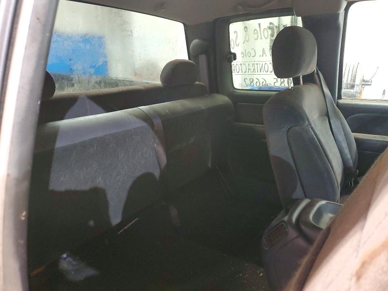 Продаж на аукціоні авто 2000 Chevrolet Silverado, vin: 1GCGK29U0YE304079, номер лоту: 72964006