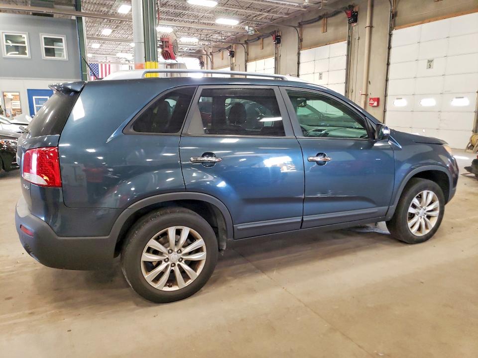 71773496 :رقم المزاد ، 5XYKU4A21BG040587 vin ، 2011 Kia Sorento مزاد بيع