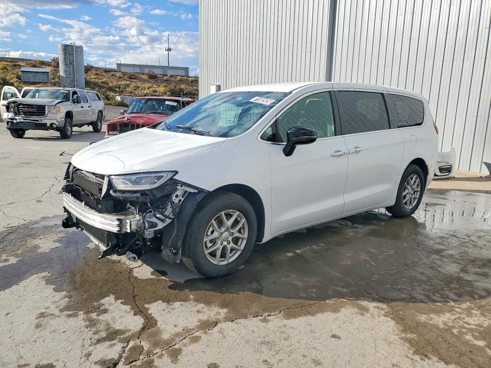 Auction sale of the 2026 Chrysler Pacifica, vin: 2C4RC1BG5TR278093, lot number: 71582626