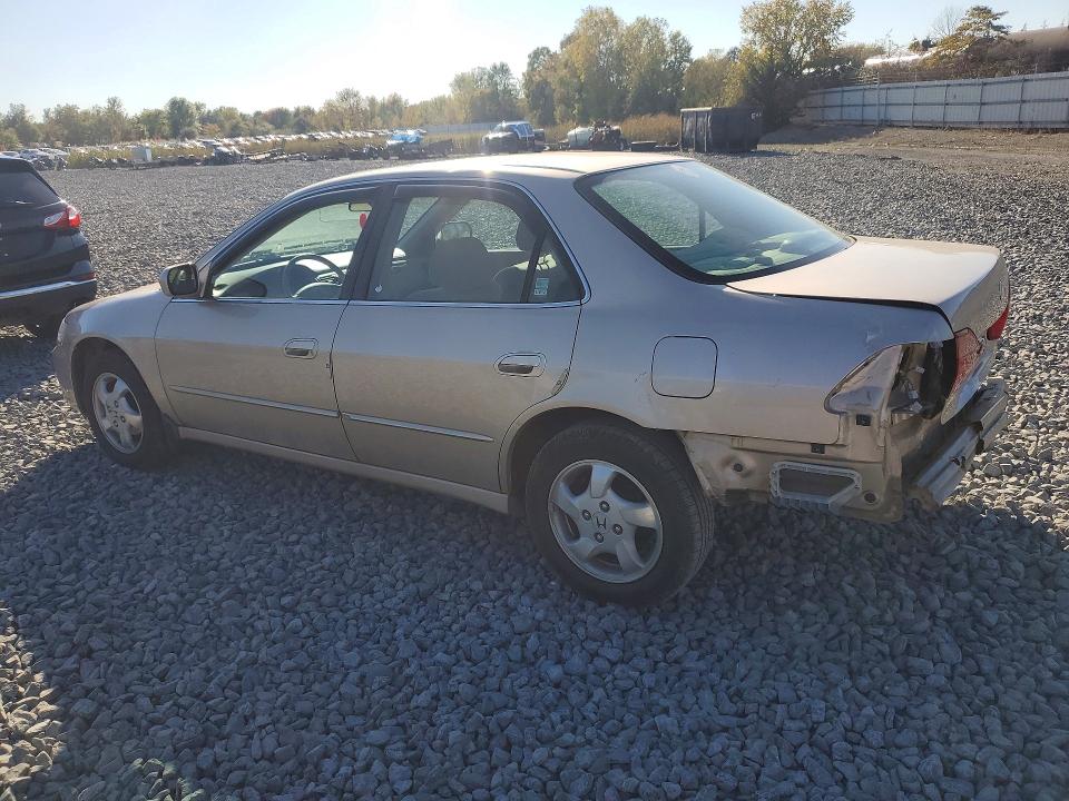 2000 Honda Accord მანქანა იყიდება აუქციონზე, vin: 1HGCG5657YA032444, აუქციონის ნომერი: 71791876
