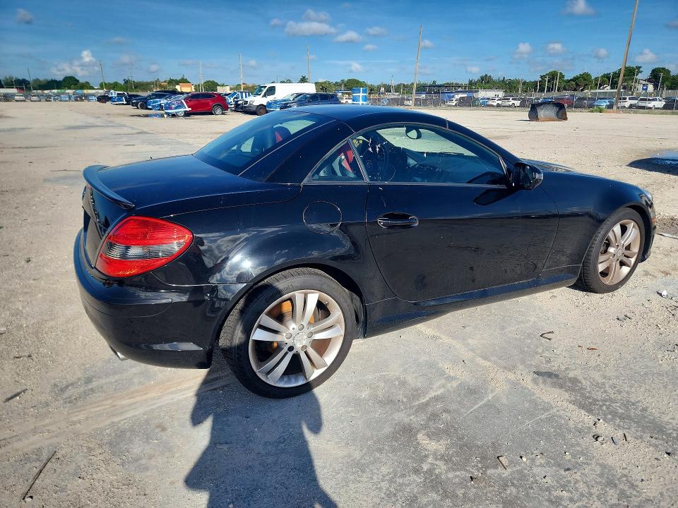 71211946 :رقم المزاد ، WDBWK5EA6BF241059 vin ، 2011 Mercedes-benz Slk مزاد بيع