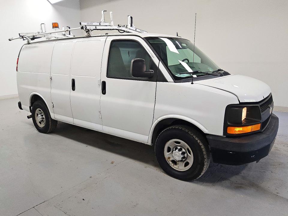 71460556 :رقم المزاد ، 1GCWGFCF0F1151352 vin ، 2015 Chevrolet Express G2500 مزاد بيع