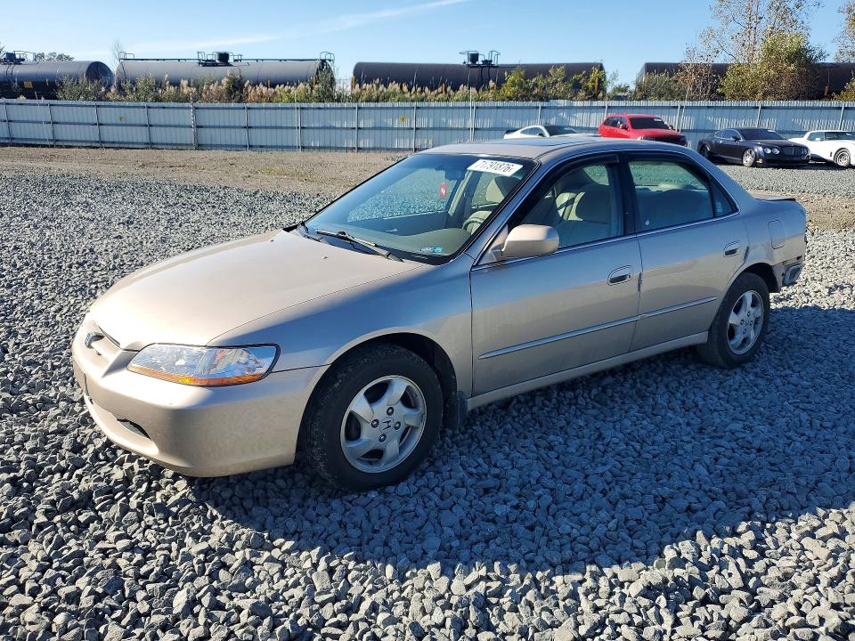 2000 Honda Accord მანქანა იყიდება აუქციონზე, vin: 1HGCG5657YA032444, აუქციონის ნომერი: 71791876