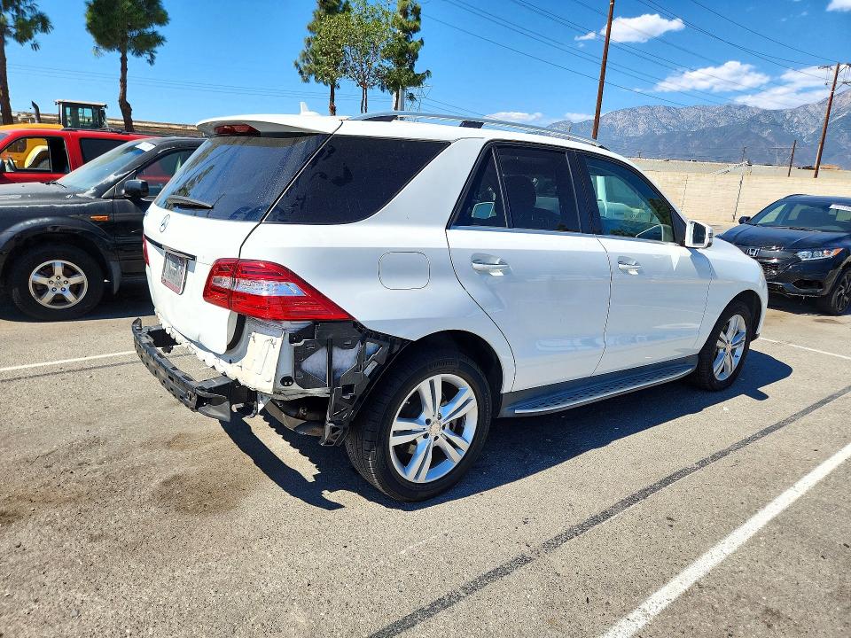 2015 Mercedes-benz Ml მანქანა იყიდება აუქციონზე, vin: 4JGDA5JB2FA560886, აუქციონის ნომერი: 71864566