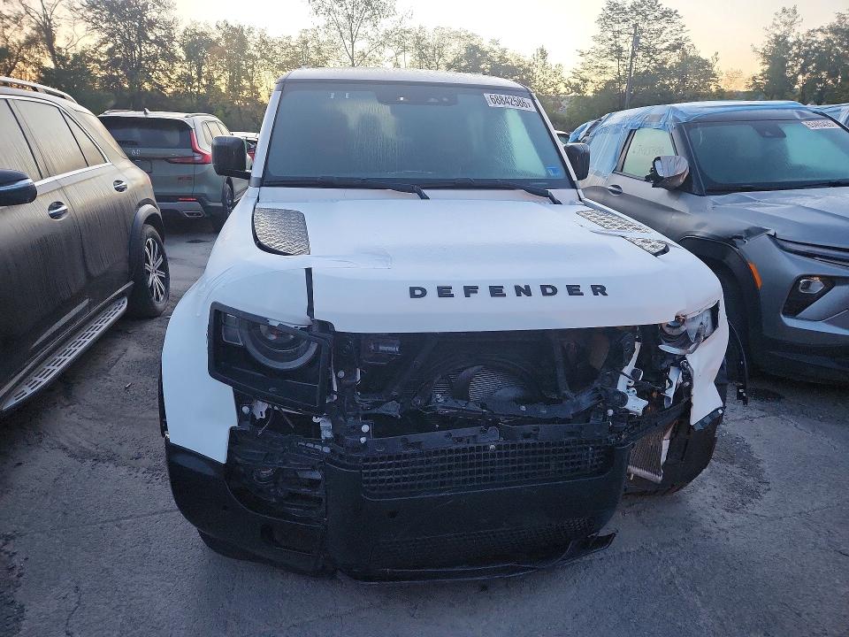 2025 Land Rover Defender მანქანა იყიდება აუქციონზე, vin: SALE2FEU5S2418438, აუქციონის ნომერი: 68842586