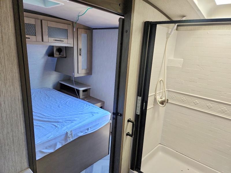 63722866 :رقم المزاد ، 5RXPB3025M1448971 vin ، 2021 Twilight Rvs Signature Series M-2 مزاد بيع