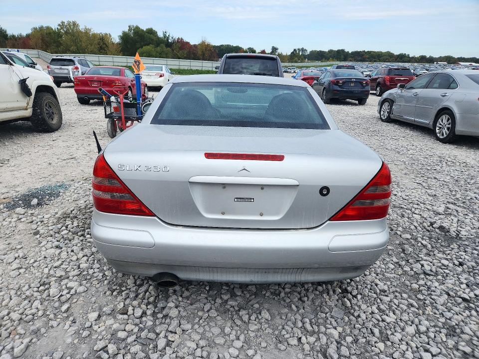 Aukcja sprzedaży 1998 Mercedes-benz Slk, vin: WDBKK47F7WF045851, numer aukcji: 72412856