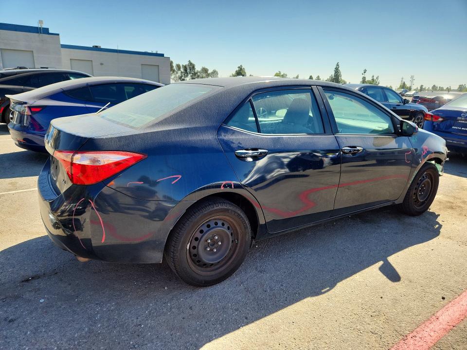 71210126 :رقم المزاد ، 5YFBURHE8HP733240 vin ، 2017 Toyota Corolla مزاد بيع