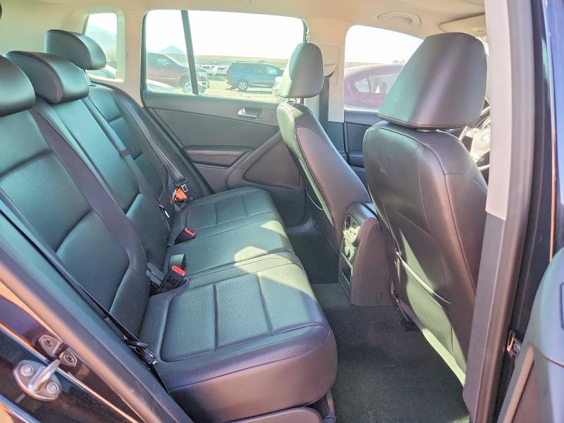 71504036 :رقم المزاد ، WVGAV7AX0BW555892 vin ، 2011 Volkswagen Tiguan مزاد بيع