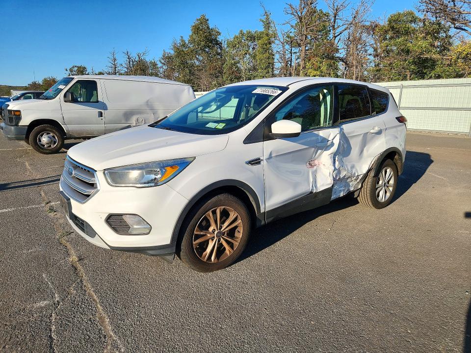 Auction sale of the 2017 Ford Escape, vin: 1FMCU0GD6HUB94978, lot number: 71885266