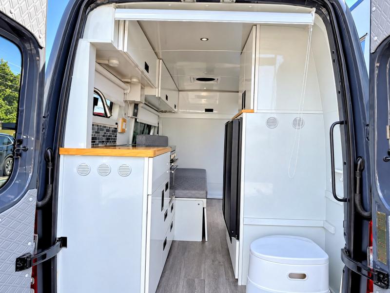 71324676 :رقم المزاد ، WD4FE7CD7JP621768 vin ، 2018 Mercedes-benz Sprinter مزاد بيع