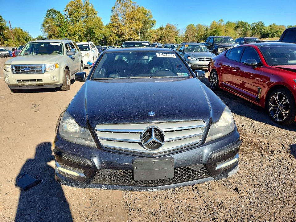 2013 Mercedes-benz C მანქანა იყიდება აუქციონზე, vin: WDDGF8AB9DR250839, აუქციონის ნომერი: 71622726