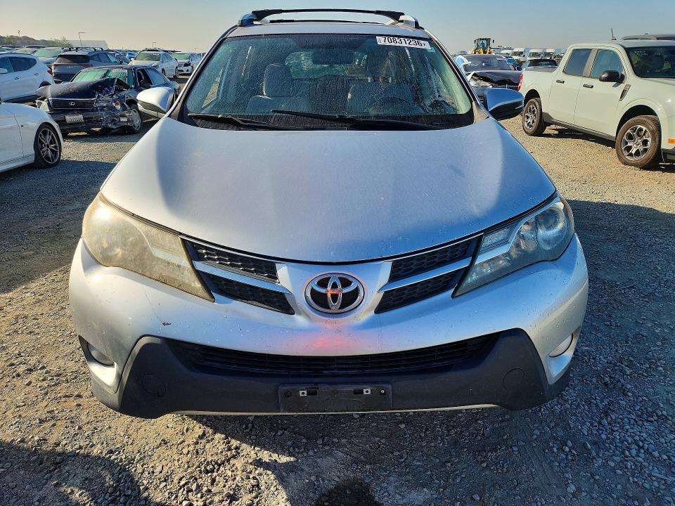 2015 Toyota Rav4 მანქანა იყიდება აუქციონზე, vin: JTMWFREV1FJ044500, აუქციონის ნომერი: 70831236