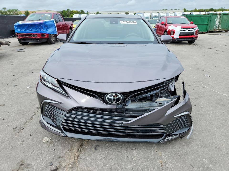 Продажа на аукционе авто 2021 Toyota Camry, vin: 4T1C11AK0MU615948, номер лота: 71031526