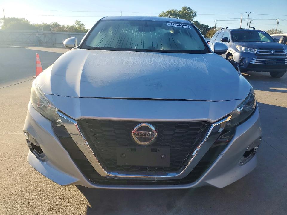 Auction sale of the 2019 Nissan Altima, vin: 1N4BL4BV5KC242757, lot number: 71494296